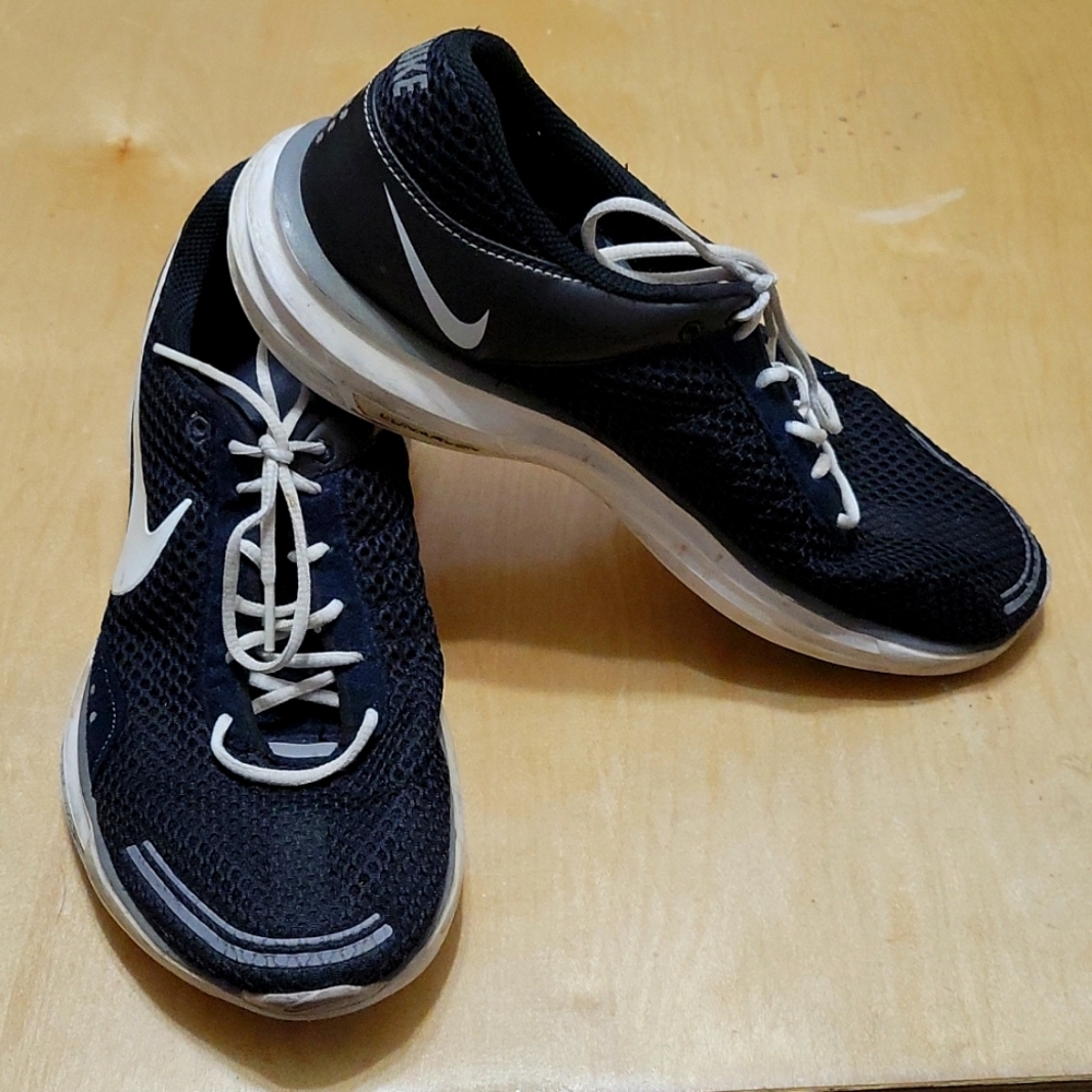 Nike Lunarlon Tennis Shoes